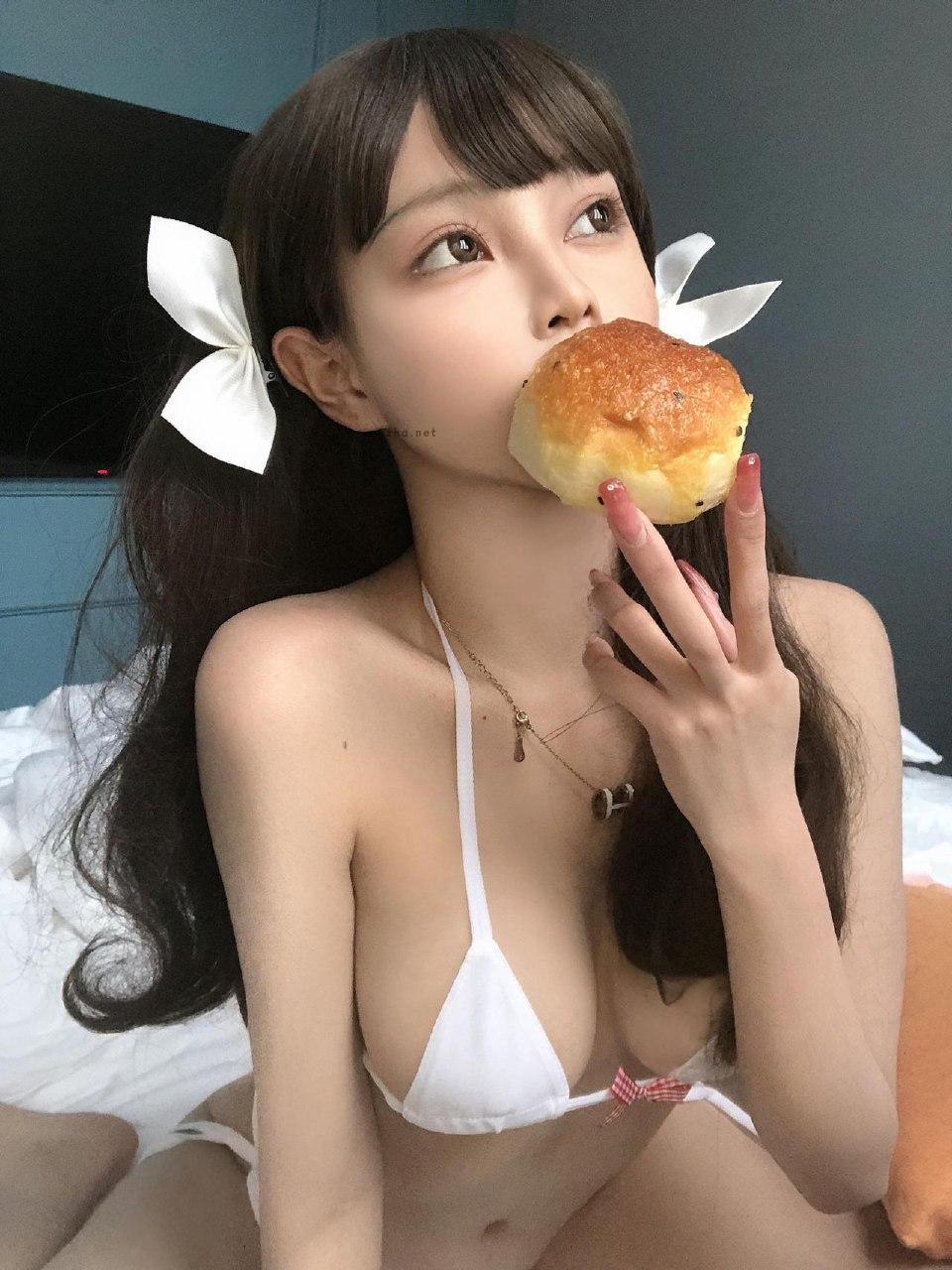 无欲无求的推土君 –  白色比基尼丁字又好看又性感【31P】